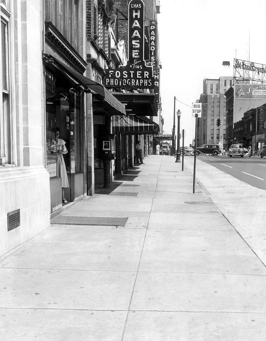 #121 Shoppers ducked into doorways or under awnings on Grace Street between Fourth and Fifth streets in downtown Richmond, 1949.