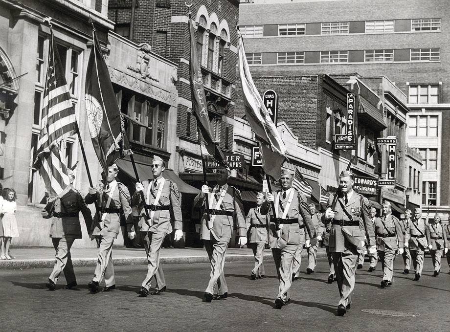 #201 3,000 Shriners staged a parade downtown as part of the 60th anniversary celebration for Richmond’s ACCA Temple, 1946.