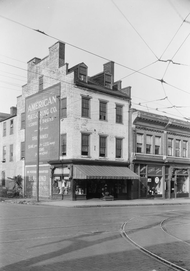 #4 Eighteenth & Main Streets (House), Richmond, 1940s