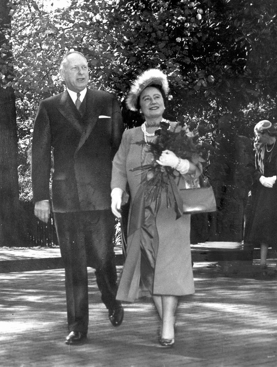 #106 Queen Elizabeth the Queen Mother visited Richmond on a U.S. tour. Before a crowd of about 6,000 people at Capitol Square, Gov. Thomas B. Stanley escorted her into the Capitol for a tour, 1954