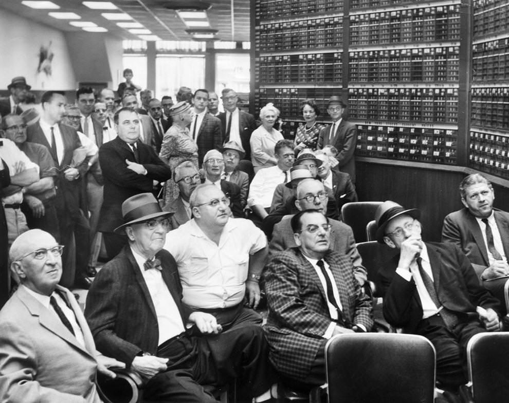 #81 Richmond brokerage offices were crowded as investors watched the stock market’s performance, which featured a huge plunge and a sharp recovery earlier in the week, 1962