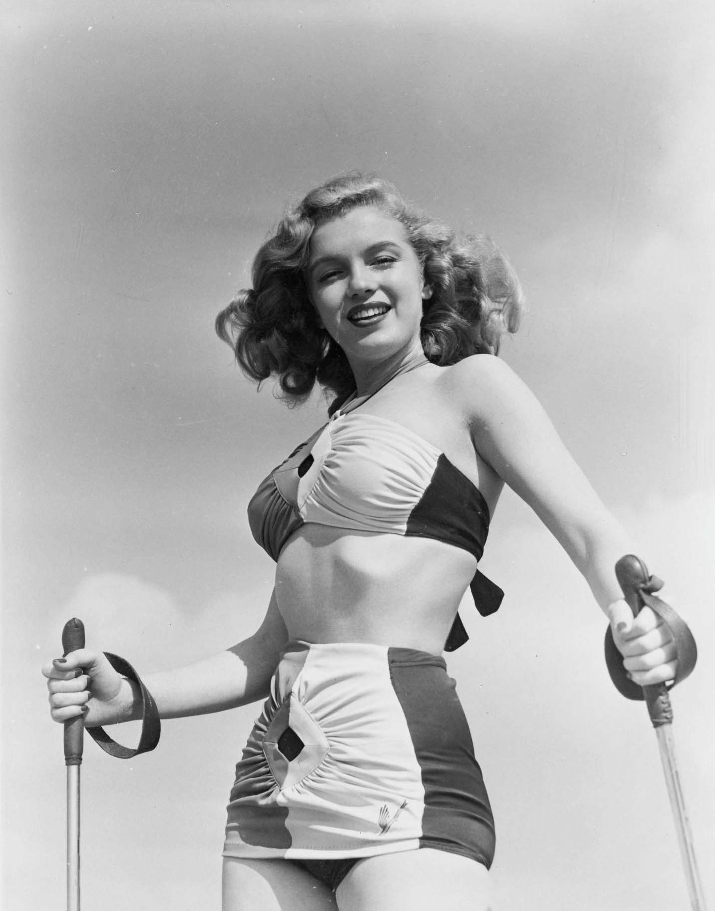#20 Marilyn Monroe sand skiing, 1943.