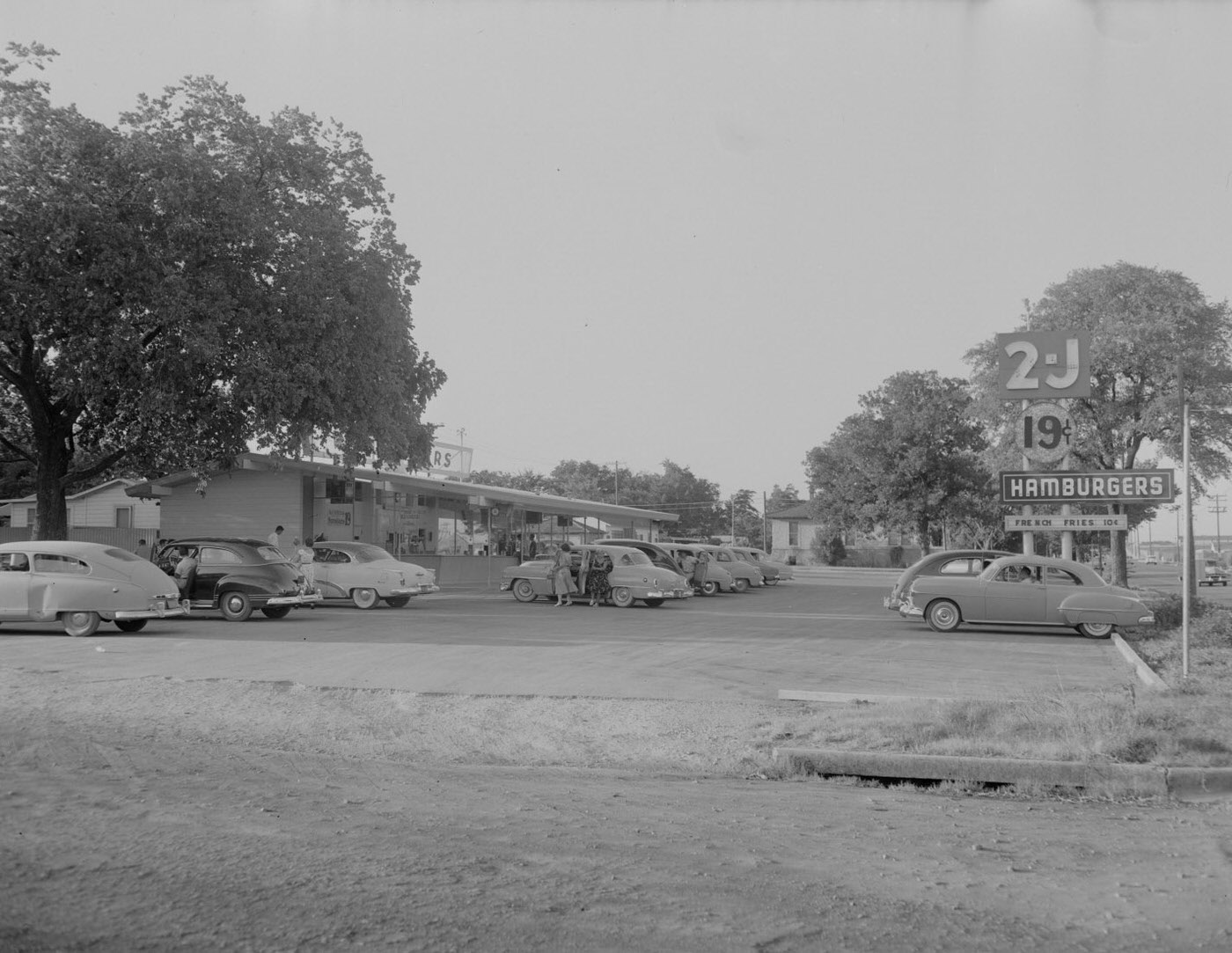 #9 2-J Hamburgers Outlet with Cars and Customers, 1954.