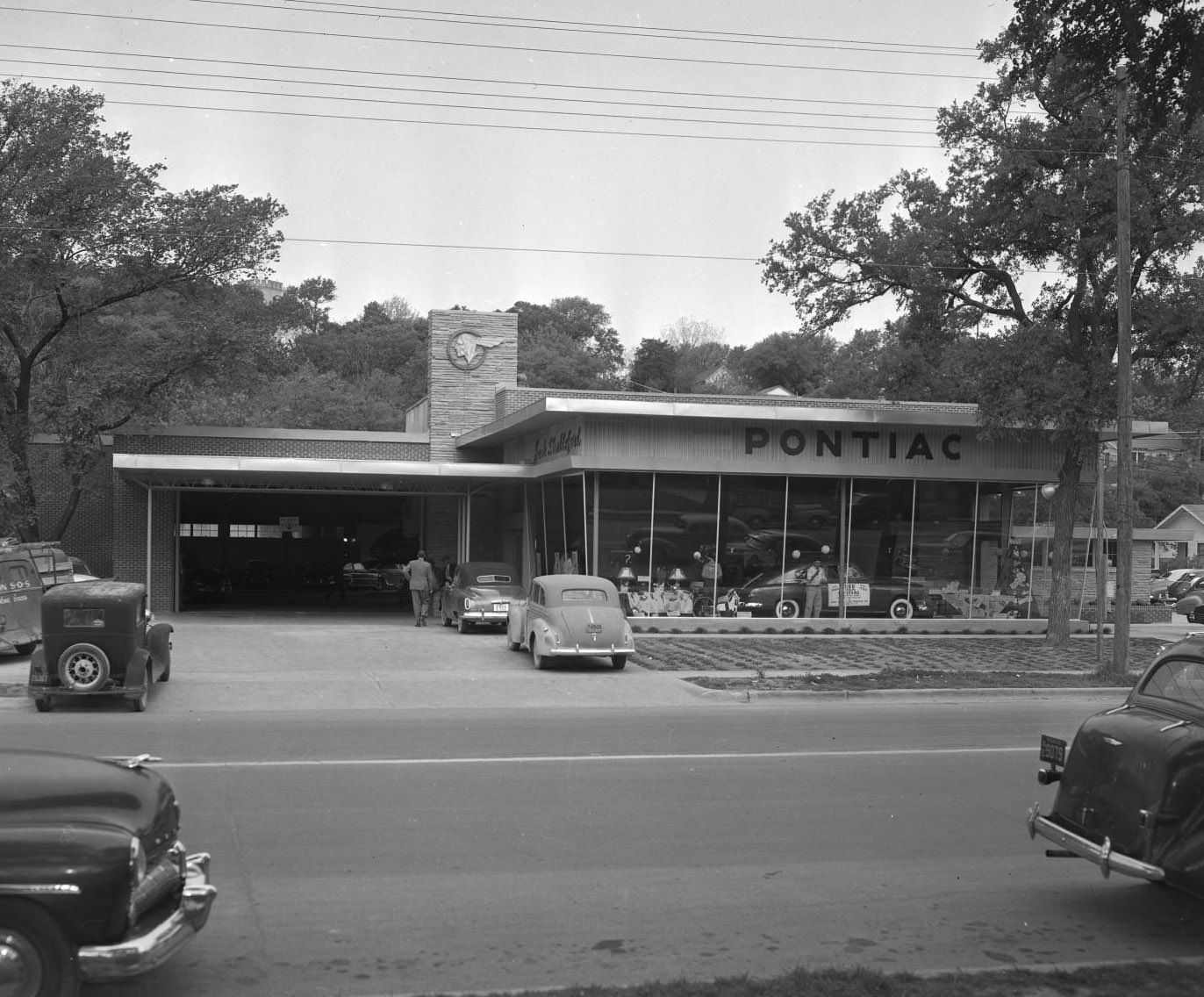 #144 Jack Stableford Pontiac Dealership at 1020 Lamar Blvd, 1950.