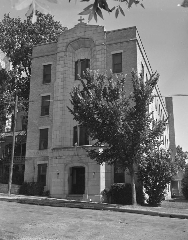 #179 Exterior of St. David’s Hospital, 1950.