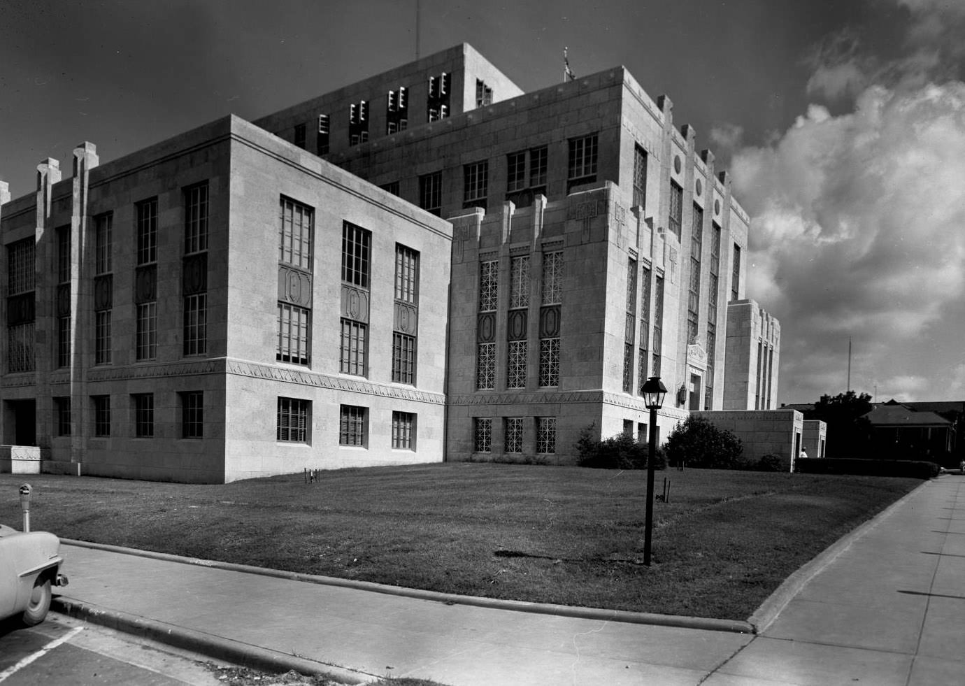 #210 Side View of Travis County Courthouse with Gas Light, 1959.