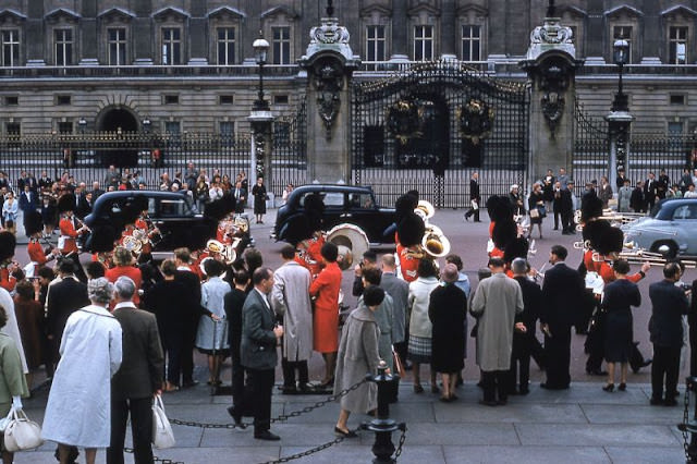 #116 Buckingham Palace, London, England, 1961