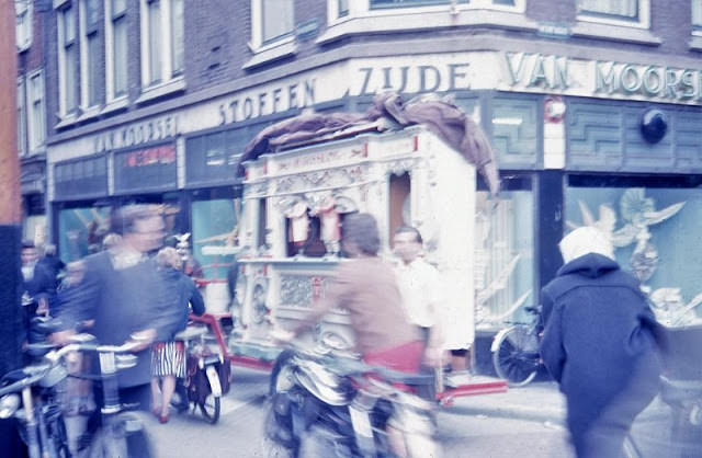 #137 Dutch street organ H. Gossling at the junction of Oude Rijn and Donkersteeg, Leiden, Netherlands, circa 1965