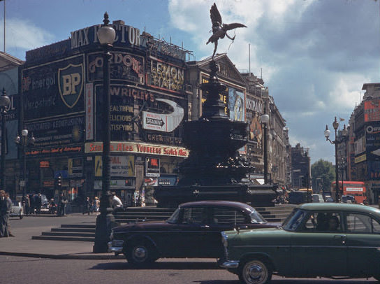 #188 Piccadilly Circus, London, June 25, 1961
