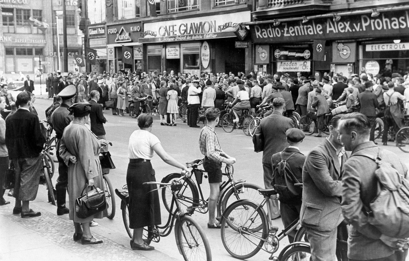 #99 Olympiastadion in Berlin: Children doing gymnastics on Reichssportfeld, 1940.