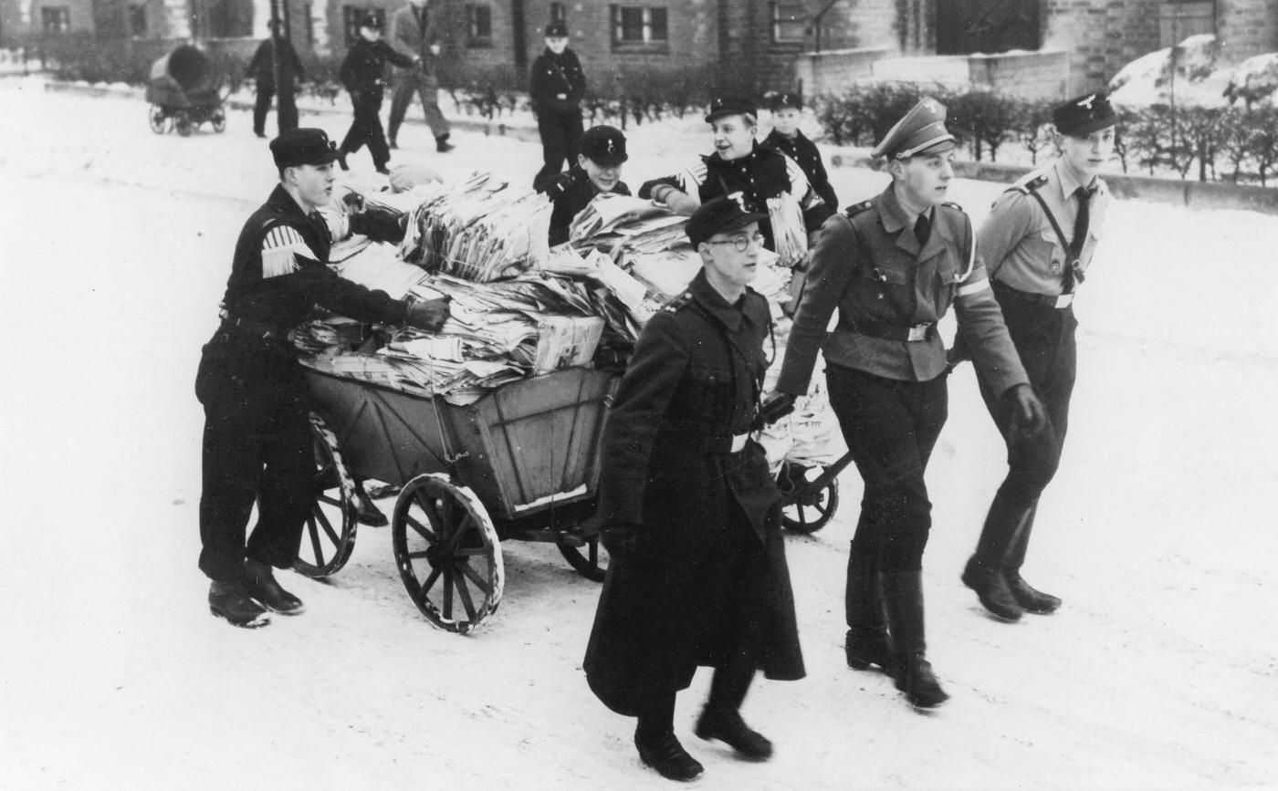 #59 Snow on vehicles in Germany, 1940-1950.