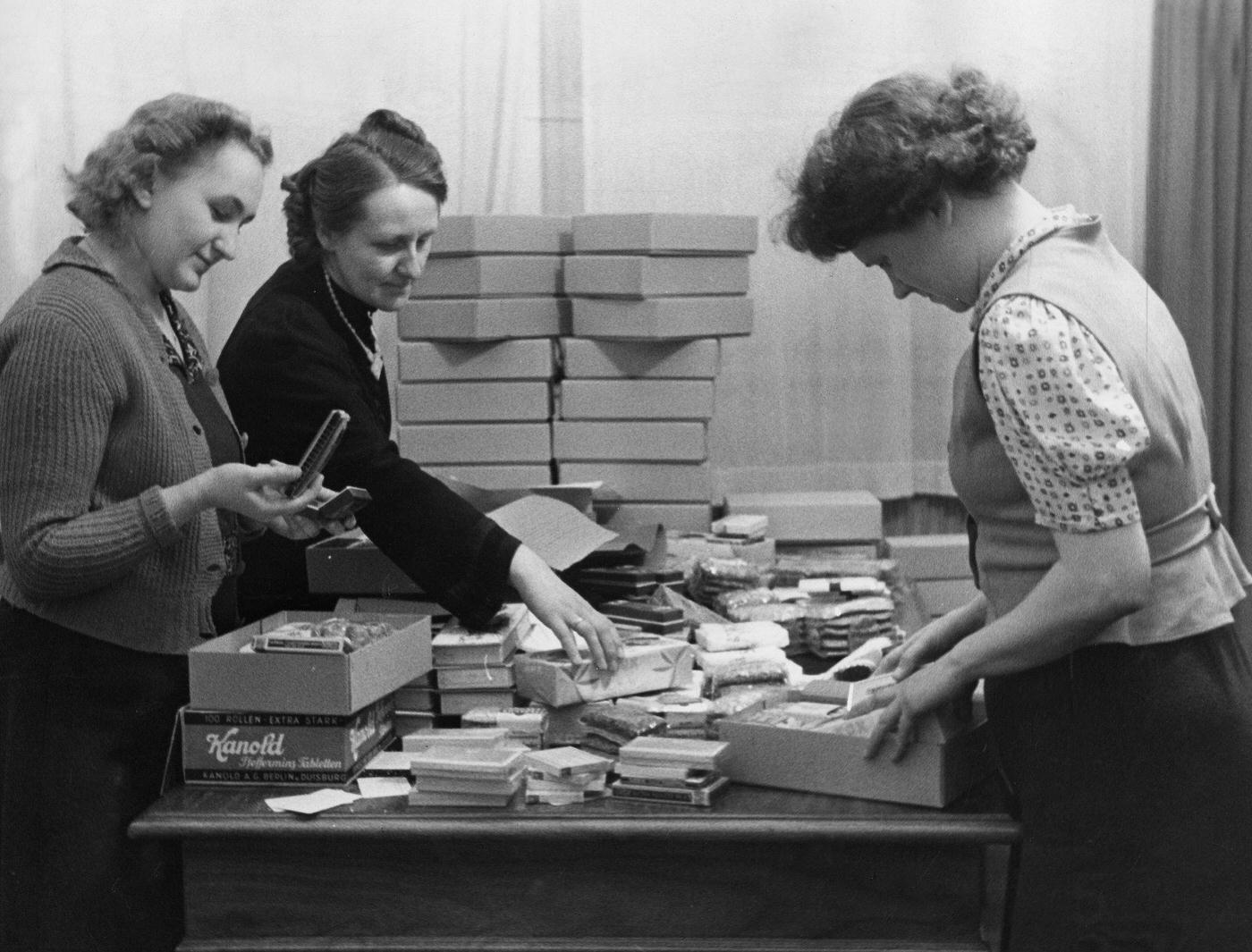 #78 Germany, Berlin, views: Horses and cart of a coal dealer in Berlin, 1940.