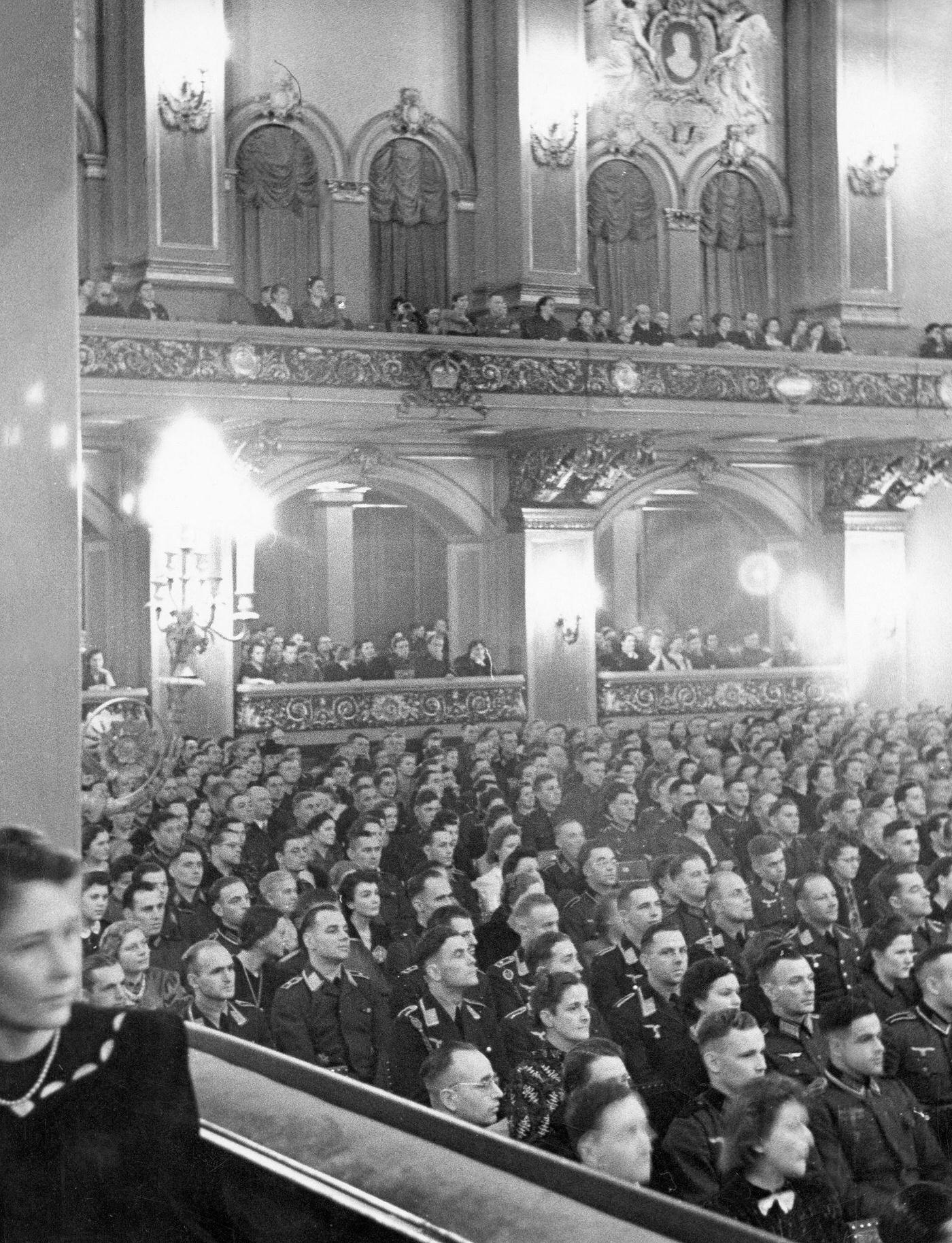 #81 Germany, Harz mountains, views: Walker at the ‘Robbenklippen’ near Bad Harzburg, 1940.