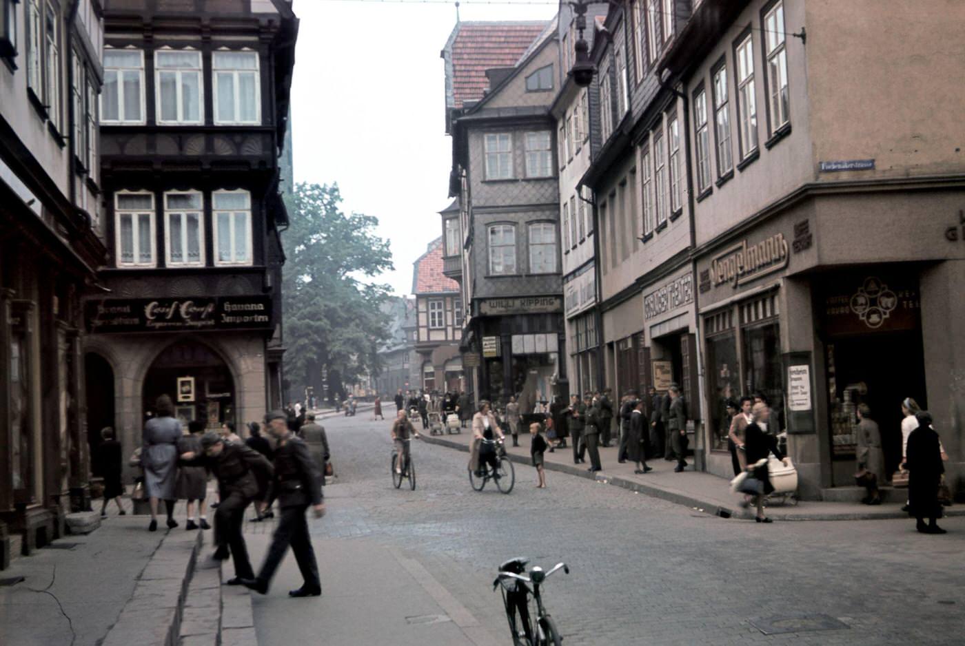 #88 Beauty care training with the Deutsche Arbeitsfront: Courses organized by the German Labour Front, facial massage training, 1940.