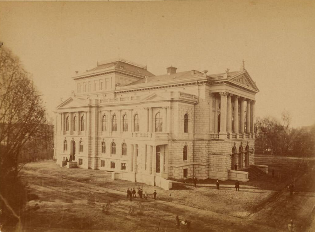 #105 Unidentified mansion at Oldenburg, Georg Kahlmeyer, 1880s.