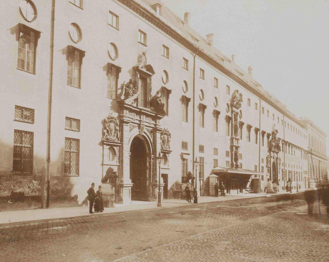 #61 Konigliche alte Residenz, Munich, 1880