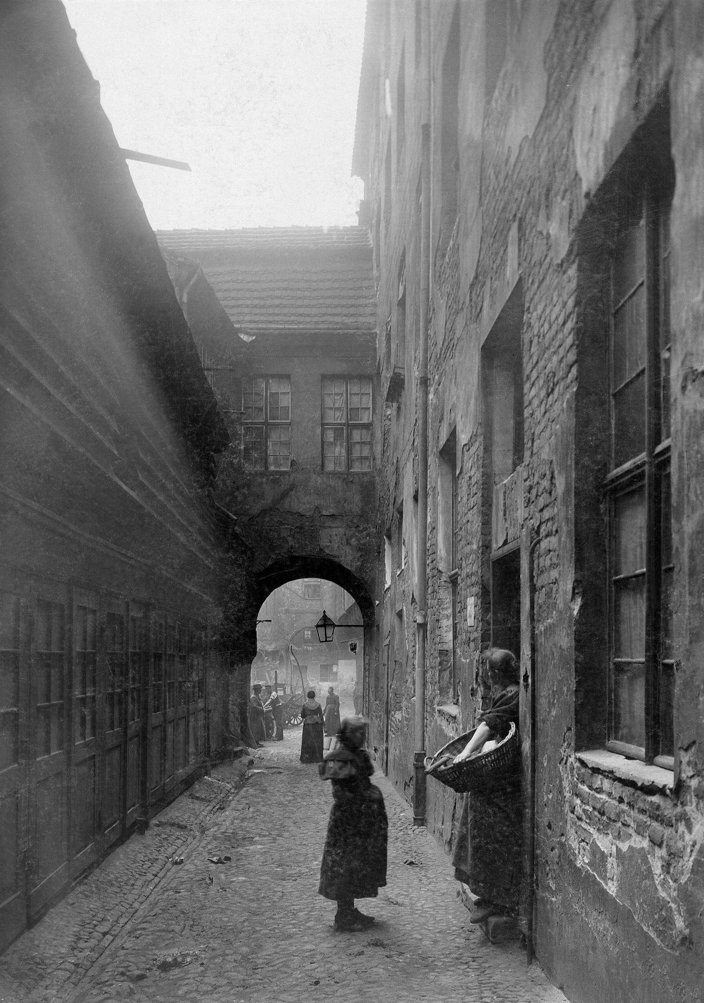 #64 Women at a courtyard in Berlin-Mitte, Germany, 1897