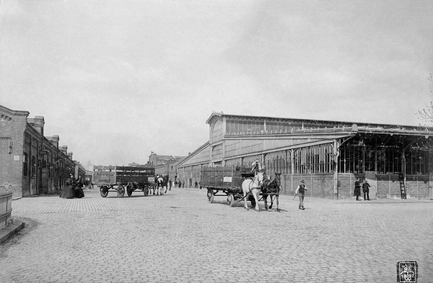 #66 Zentralviehhof’: Transport trolleys at the corral in Friedrichshain, Berlin, 1897
