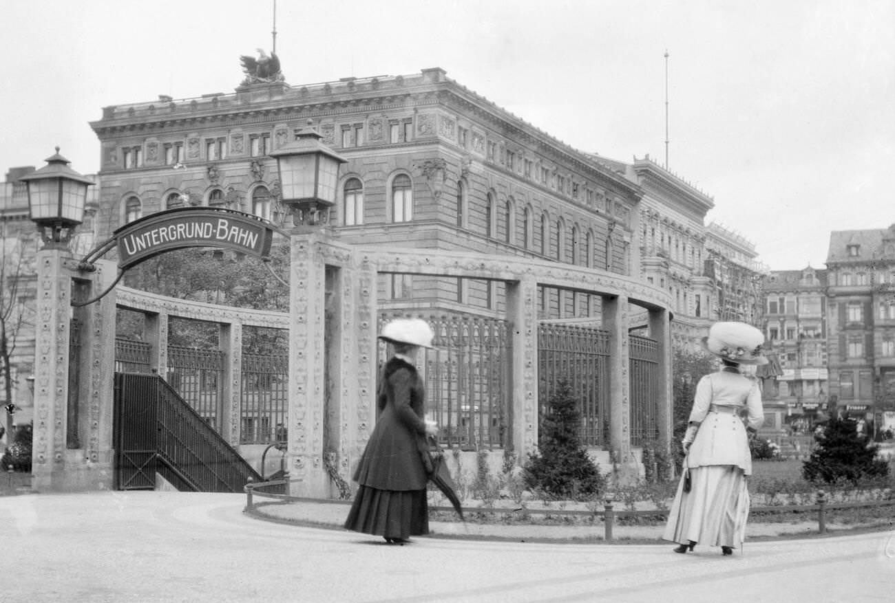 #86 Subway entrance in Berlin, Germany, 1890s.