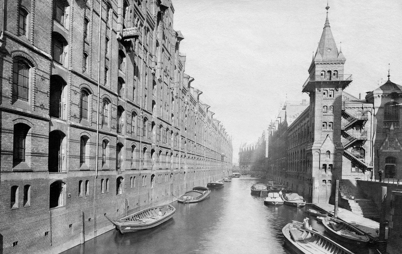 #43 Historical Hamburg: Lagerhäuser am Brooksfleet, Germany, 1902.