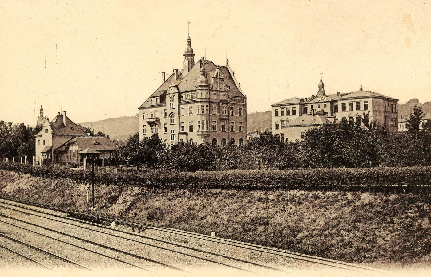 #66 Rathaus Radebeul, Pestalozzischule, Landkreis Meissen, Polizeiamt Radebeul, Villa Pestalozzistrasse, Lutherkirche, Lossnitzgrundbahn, Radebeul, Germany, 1901.