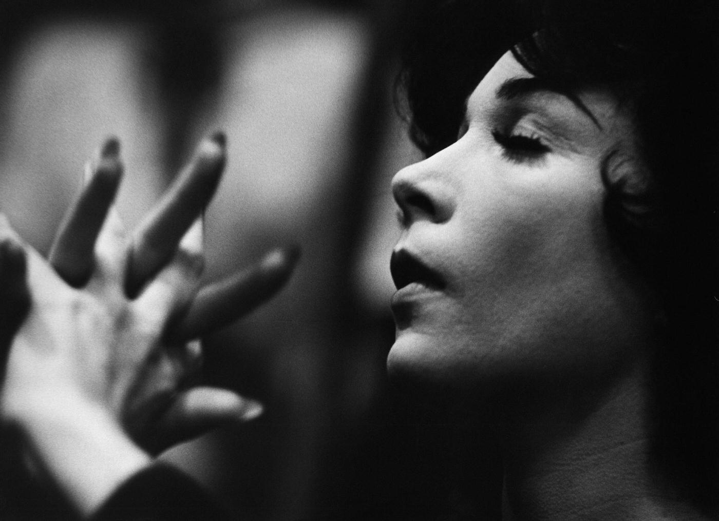 #40 Shirley MacLaine Rehearsing for “Irma la Douce,” Hollywood, 1962