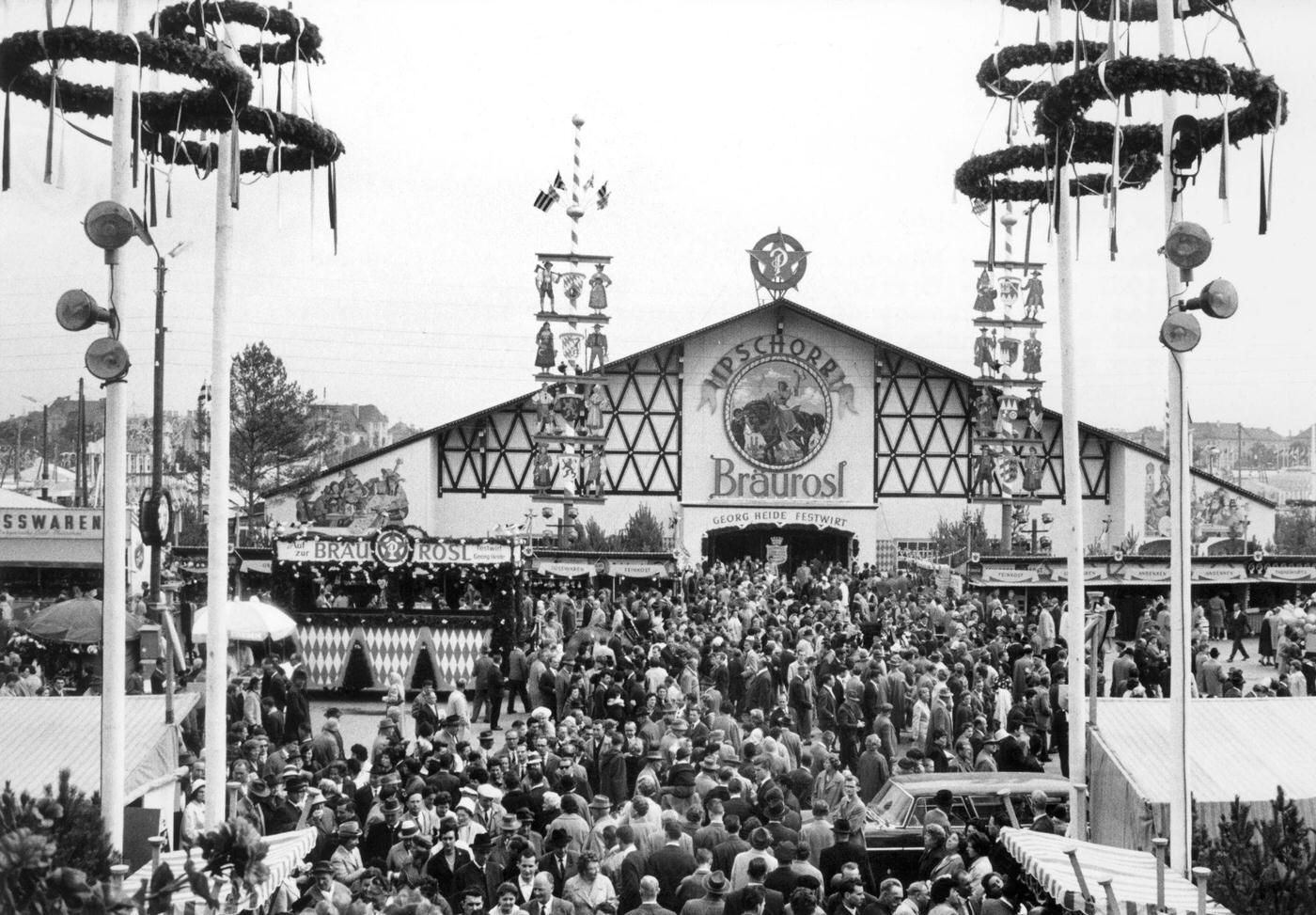 #18 Crowds at Theresienwiese after Oktoberfest opening, 1962.