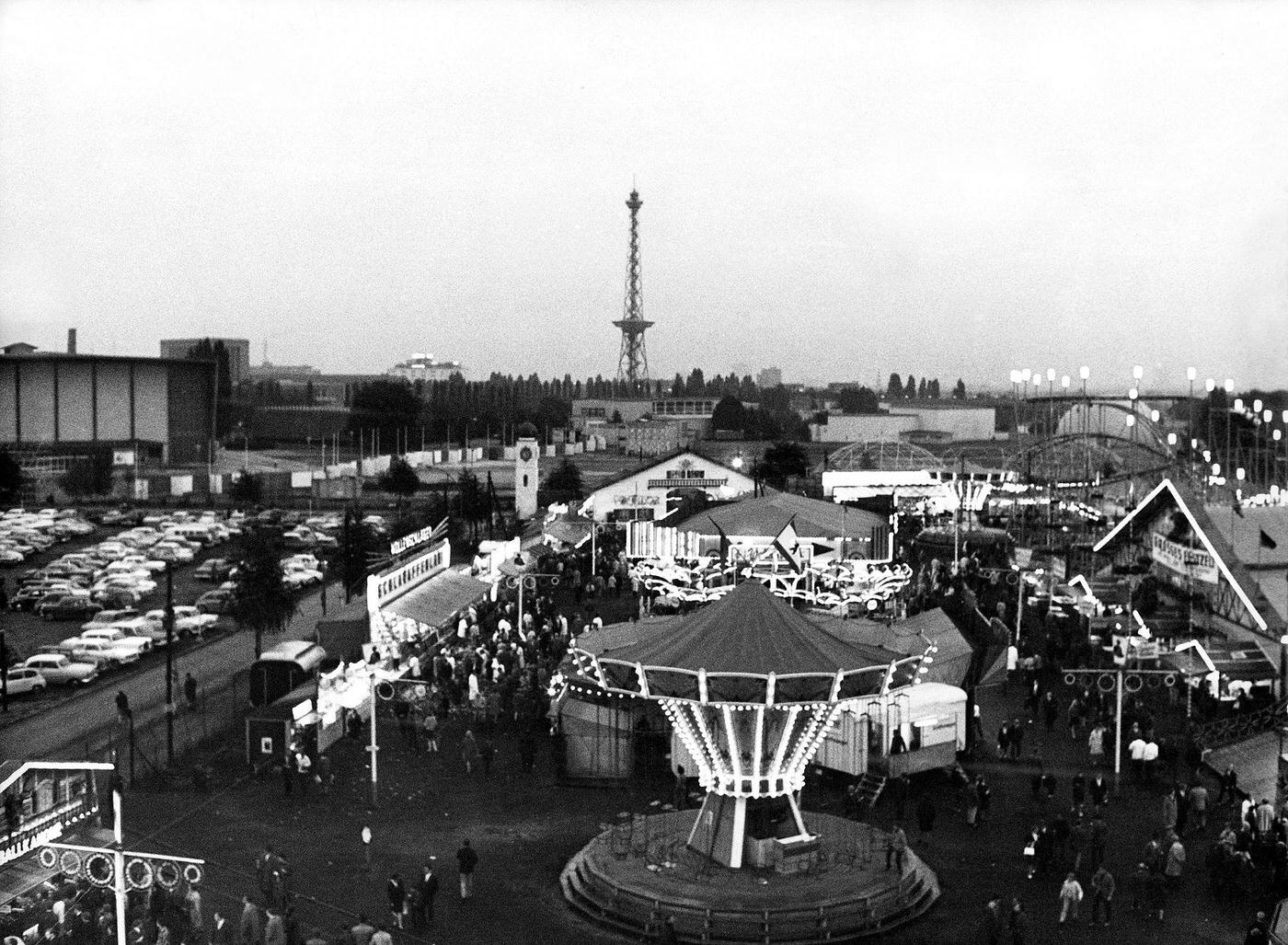 #43 Oktoberfest Berlin Overview. 1967.