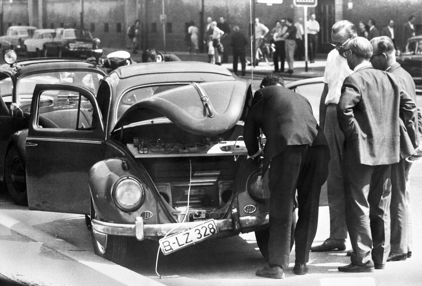 #44 Attempted attack on Schah with remote-controlled car. 1967.