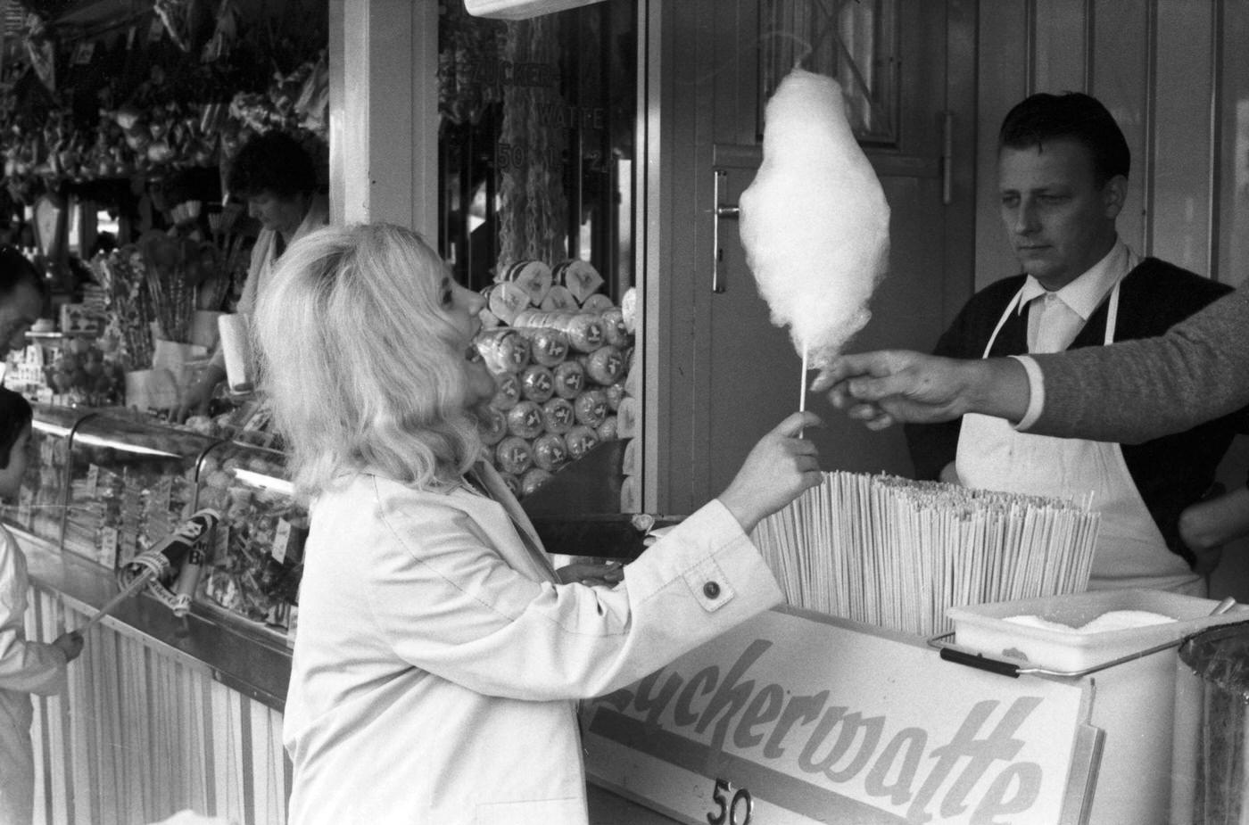 #50 Celebrities Jessy, Maria Duval, Joe Raphael, Heinz Jürgens at Munich Oktoberfest. 1960s.