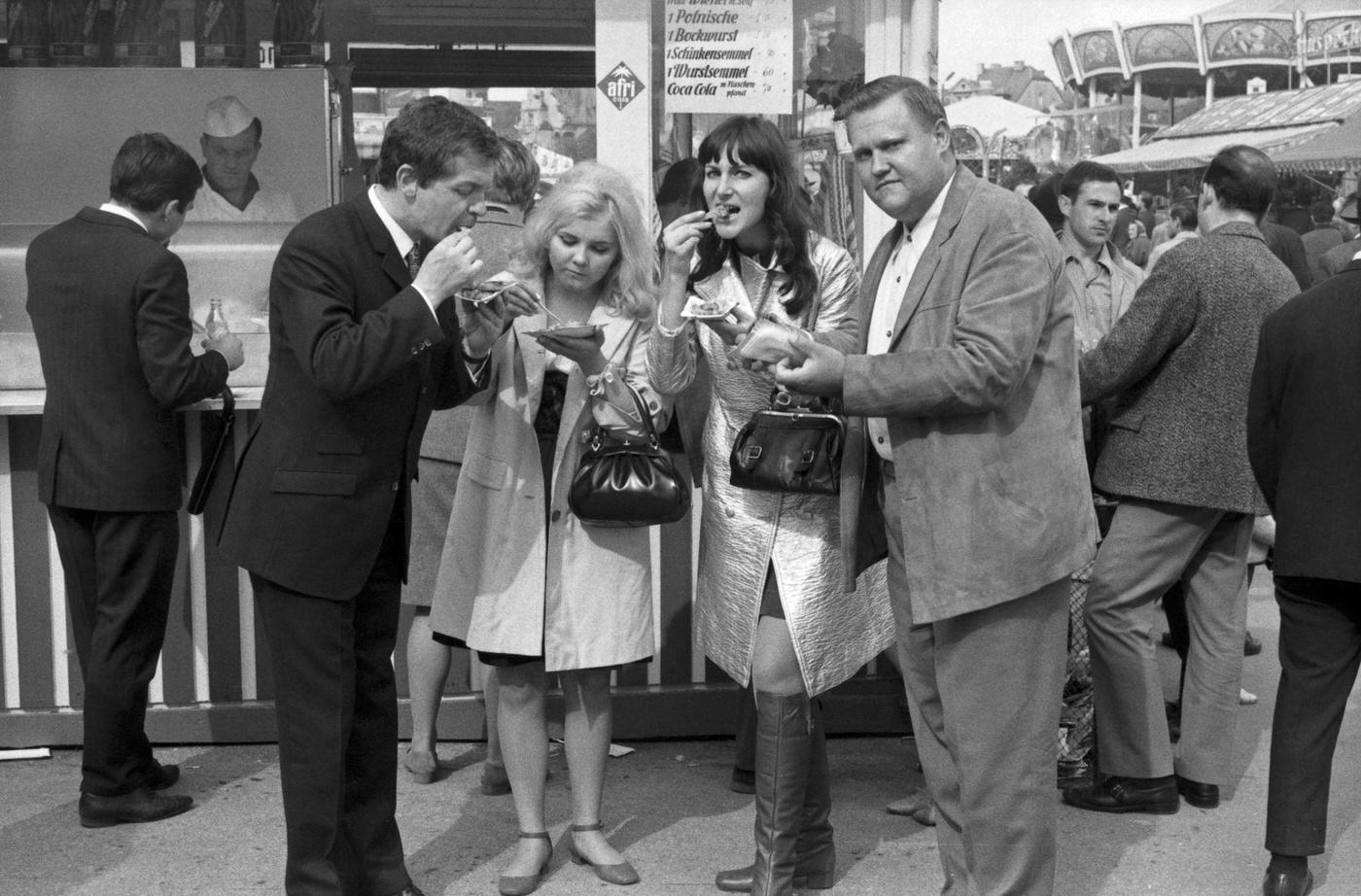 #51 Celebrities Jessy, Maria Duval, Joe Raphael, Heinz Jürgens at Munich Oktoberfest. 1960s.