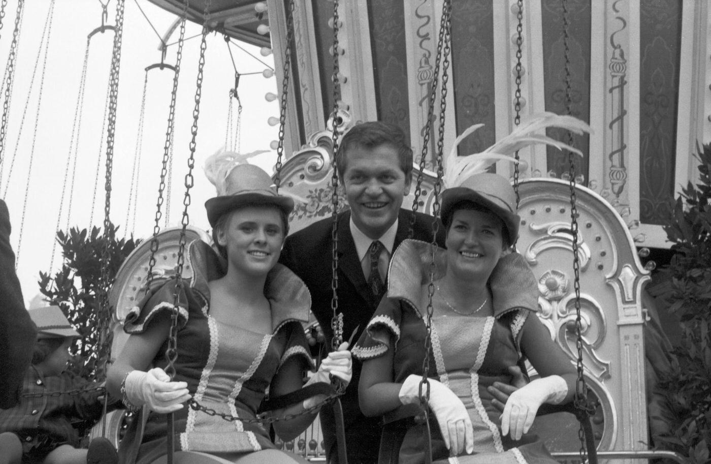 #53 Celebrities Jessy, Maria Duval, Joe Raphael, Heinz Jürgens at Munich Oktoberfest. 1960s.