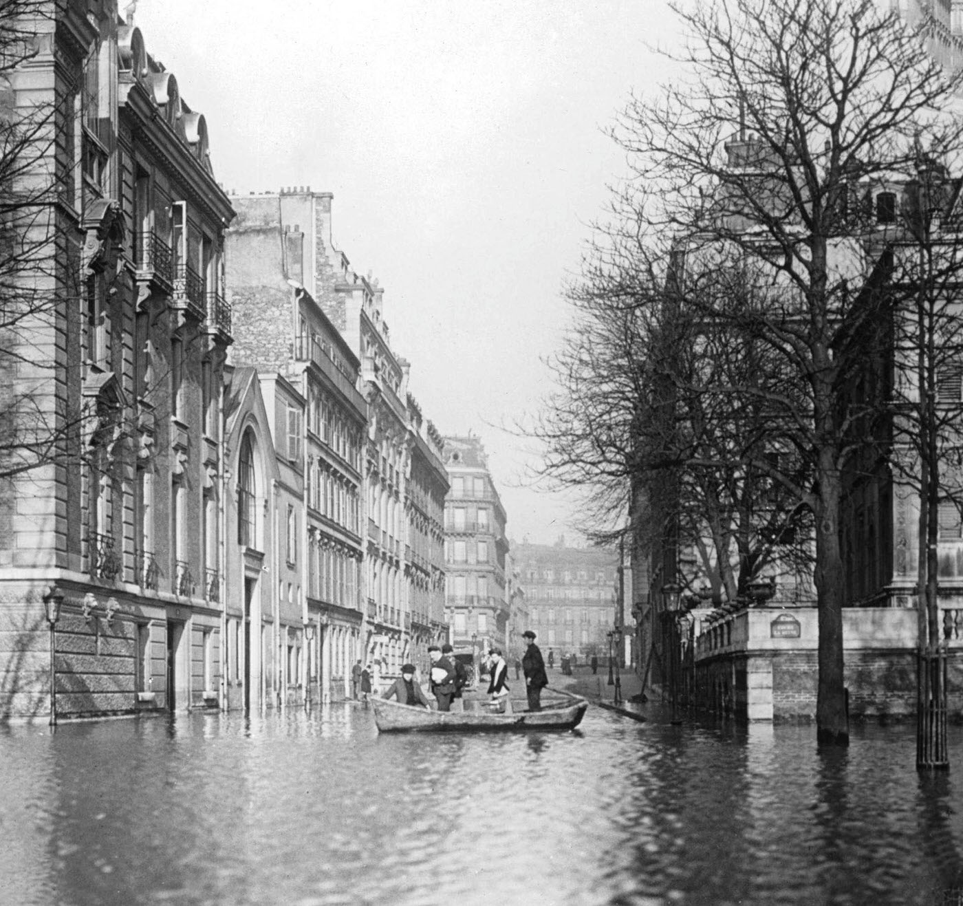 #10 Flood in Paris after rise in Seine river, 1910.