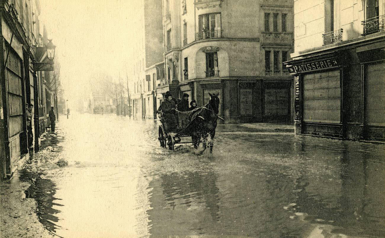 #102 Paris Flood 1910 – Seine’s Great Flood – Flooding in the Quartier de Javel.