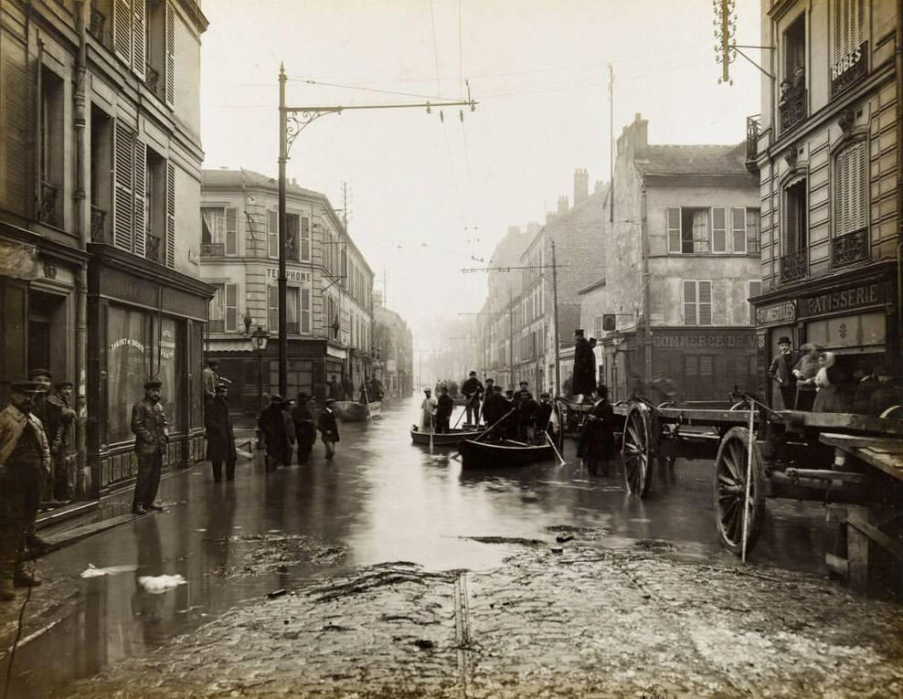 #104 Seine flood case (31 Jan 1910) – Ivry. Rue de la Mairie. Street of Town Hall during the flood.