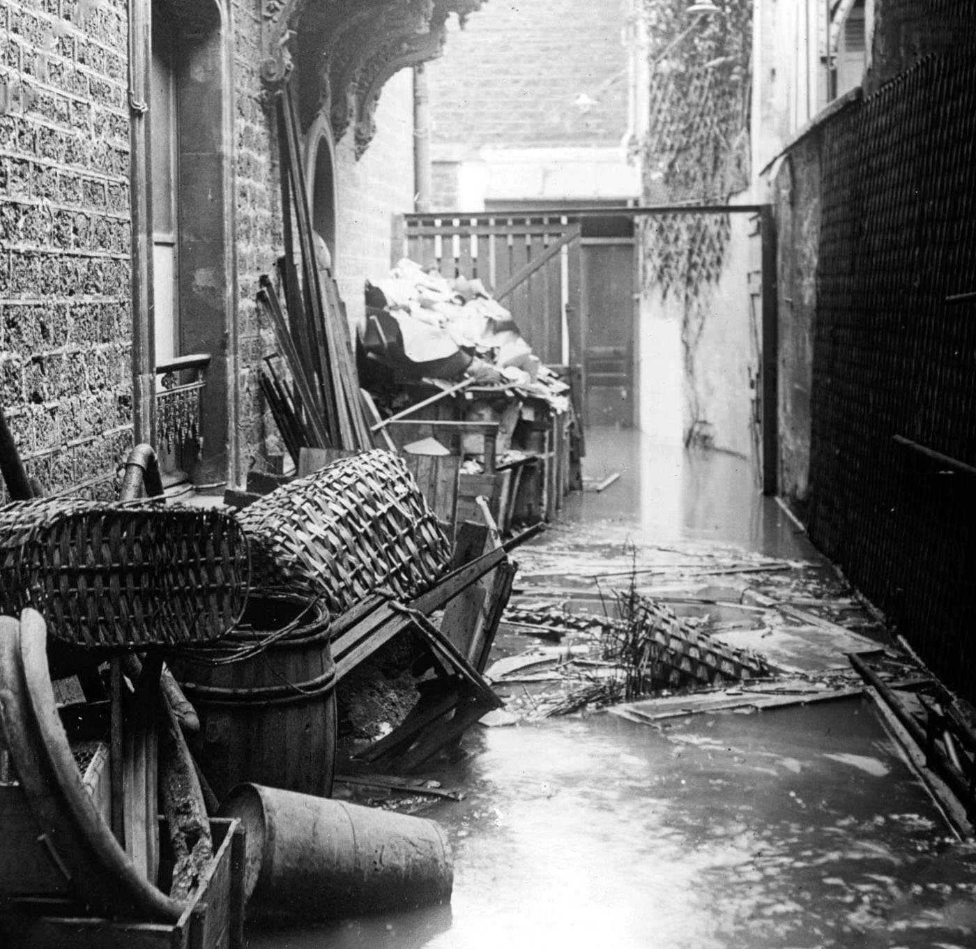#11 Flood in Paris after rise in Seine river, 1910.