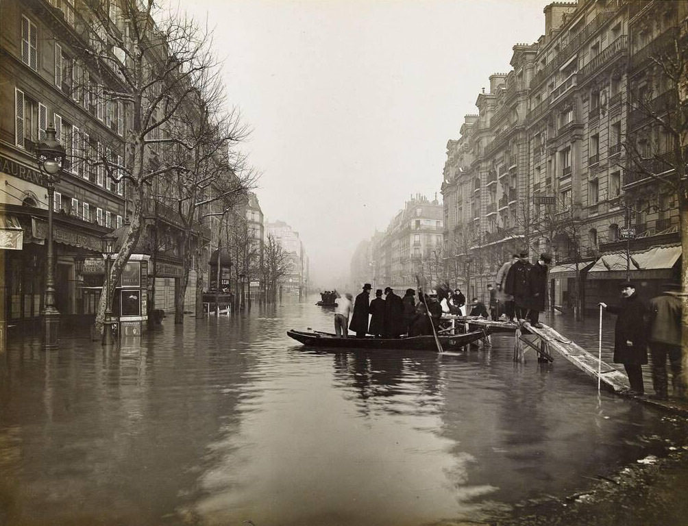 #110 Seine flood case (27 Jan 1910) – Lyon Street. View of Rue du Lyon during the flood. 12th arrondissement.