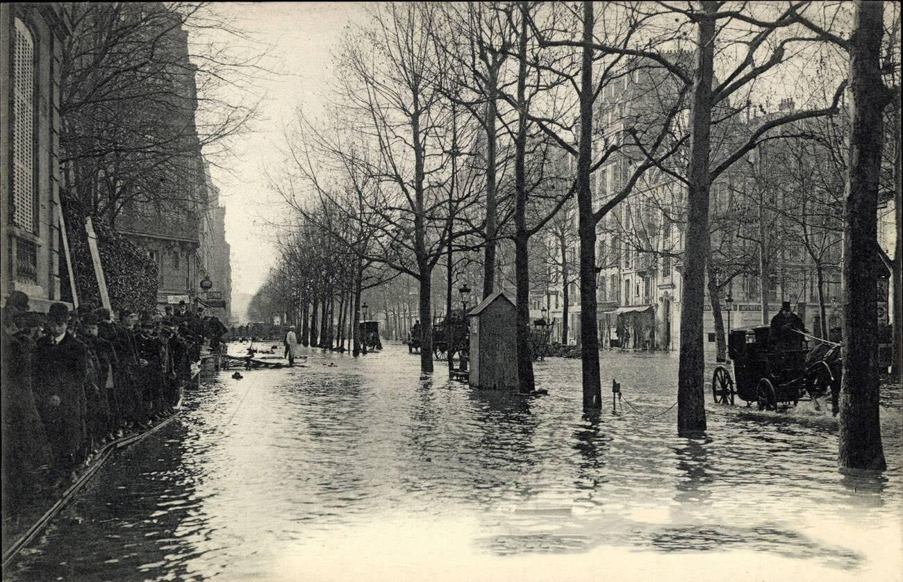 #114 Paris, Jan 1910 Flood – Avenue Rapp.