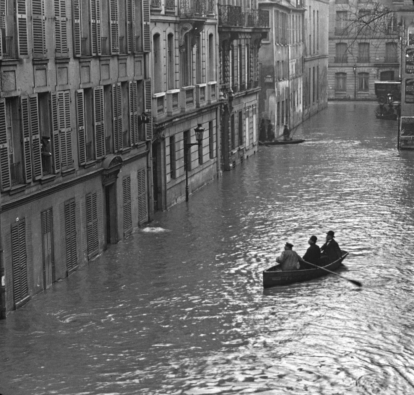 #12 Flood in Paris after rise in Seine river, 1910.