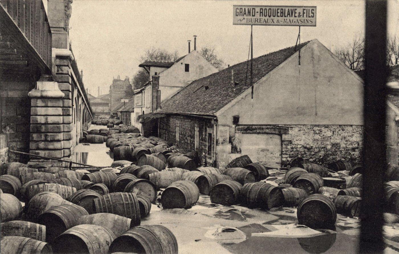 #13 The warehouse deBercy during floods of January 1910 in Paris.