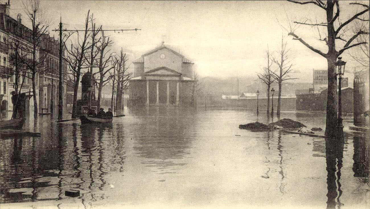 #130 Paris, Seine flood Jan 1910 – Place de la Nativité.