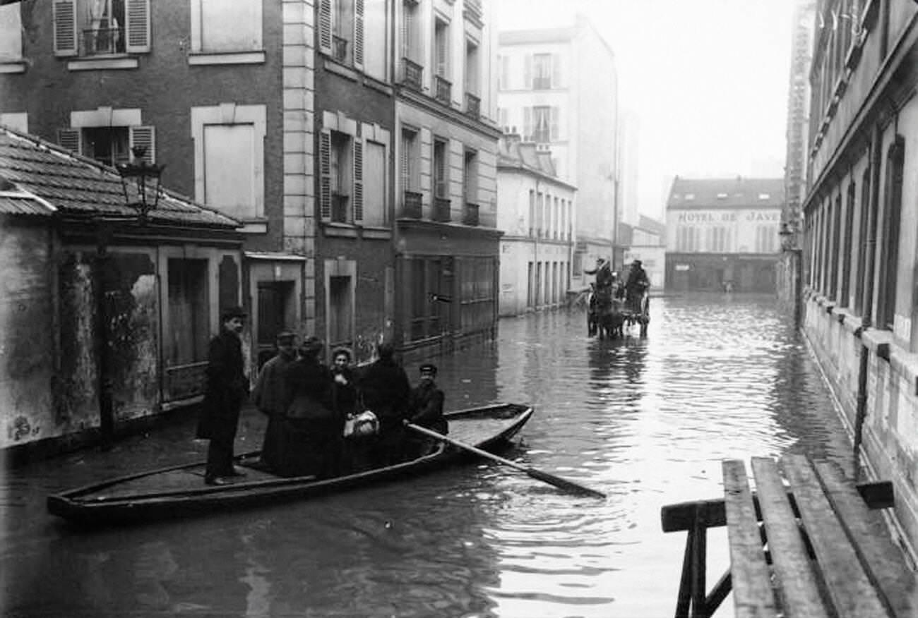 #22 Great Flood of Paris, 1910 – Rue Lacordaire.