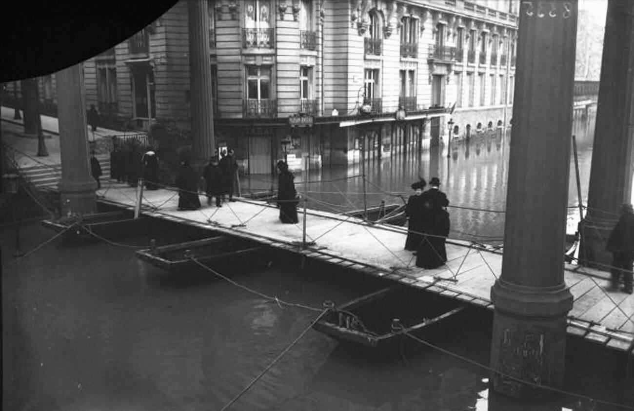#41 Great Flood of Paris, 1910 – Quai de Passy.