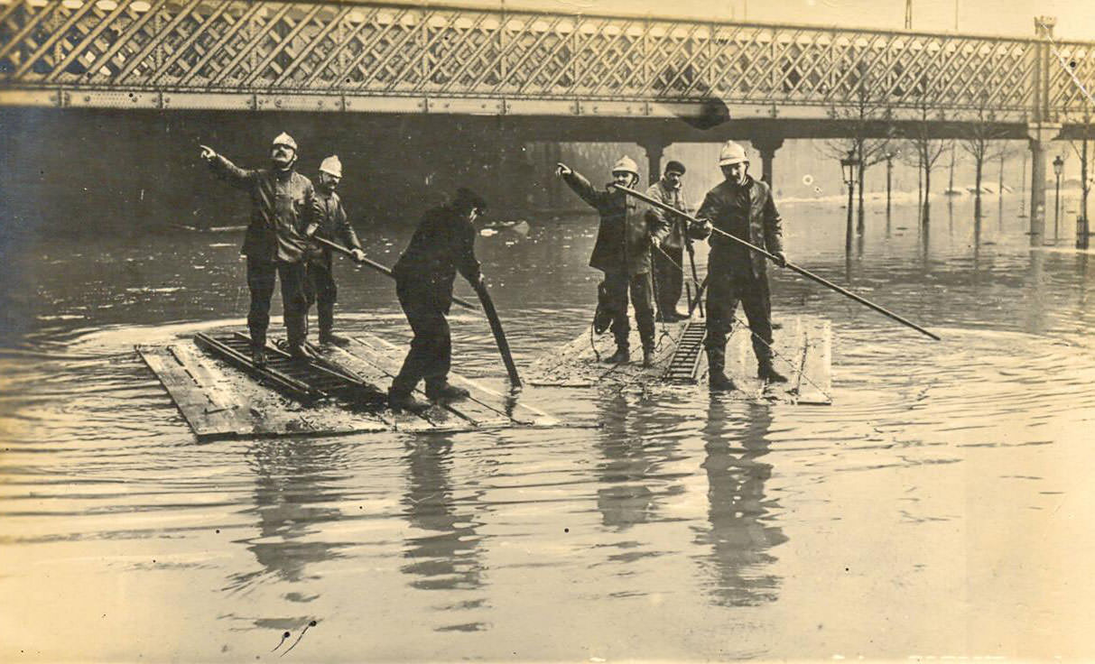 #43 Postcard of the 1910 Paris floods.