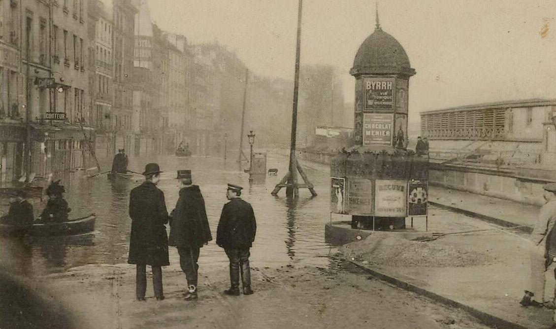 #59 Flood of January 1910 – Paris, Quai des Grands Augustins.