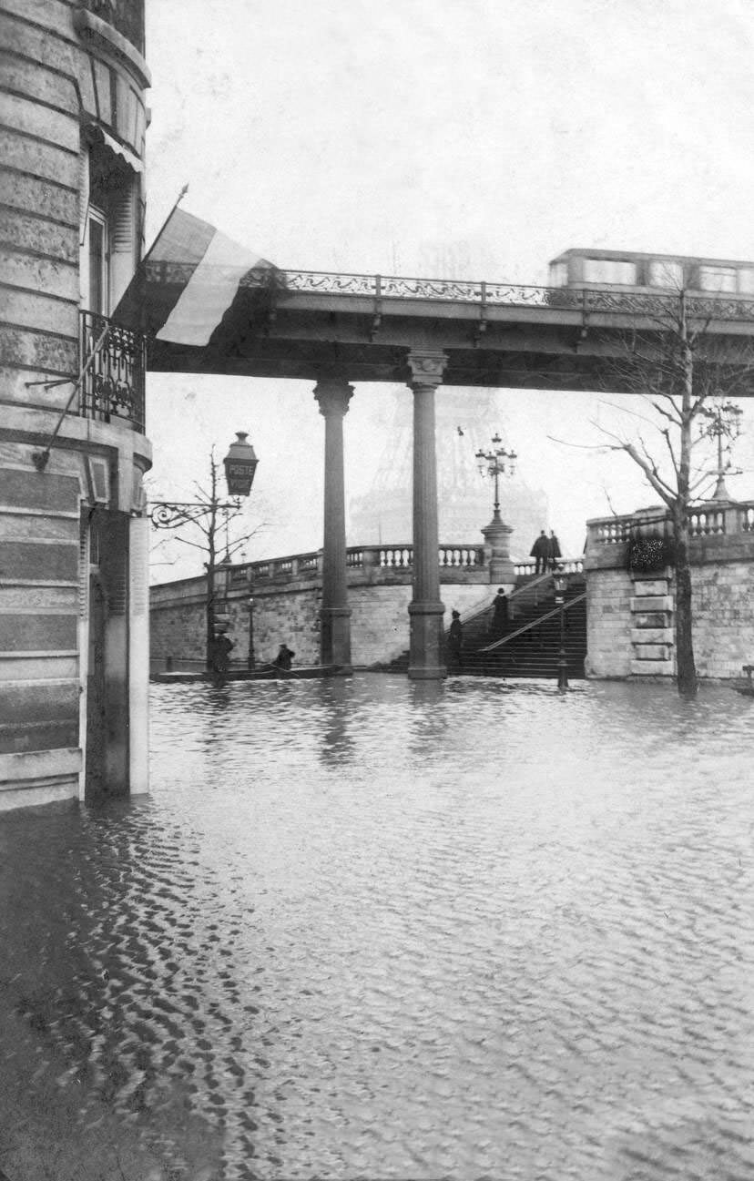 #61 Great Flood of Paris, 1910 – Quai de Passy.
