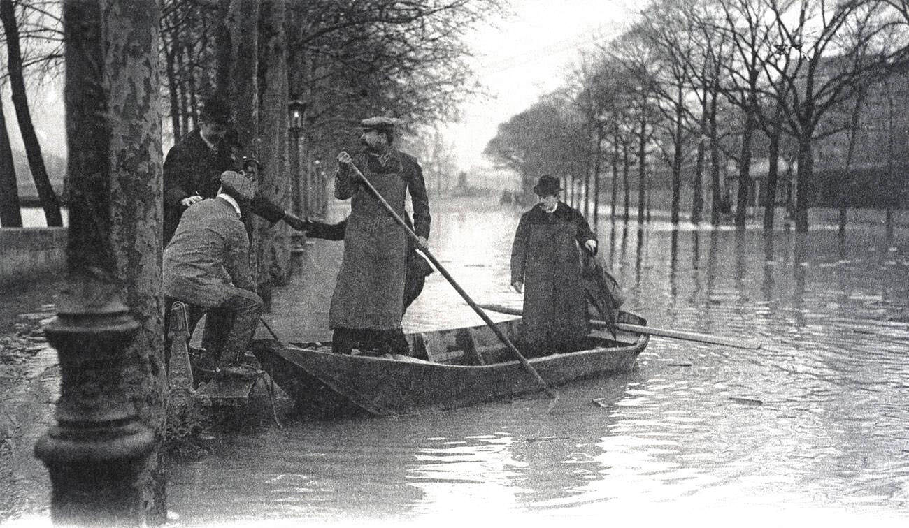 #75 Old postcard of Paris floods, January 1910 – Belgian Mission Boarding.