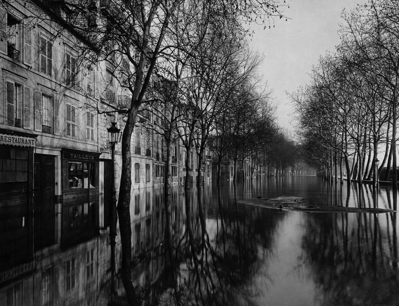 #91 Flood of the Seine – Dock Debilly. Quai Debilly (now Avenue de New York), XVIth arr.