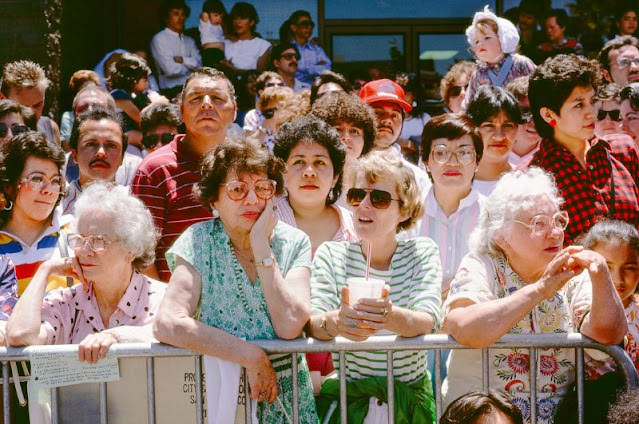 #19 Crowd Waiting, 1986