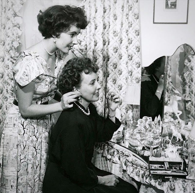#12 Sara Sothern with her daughter Elizabeth Taylor, circa 1949.